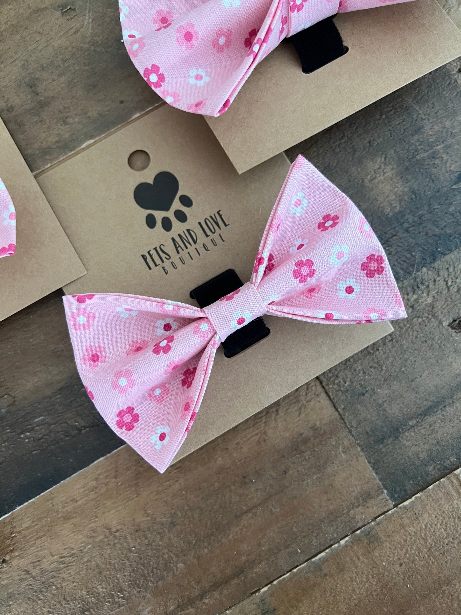 Retro Pink Daisy Pet Bow